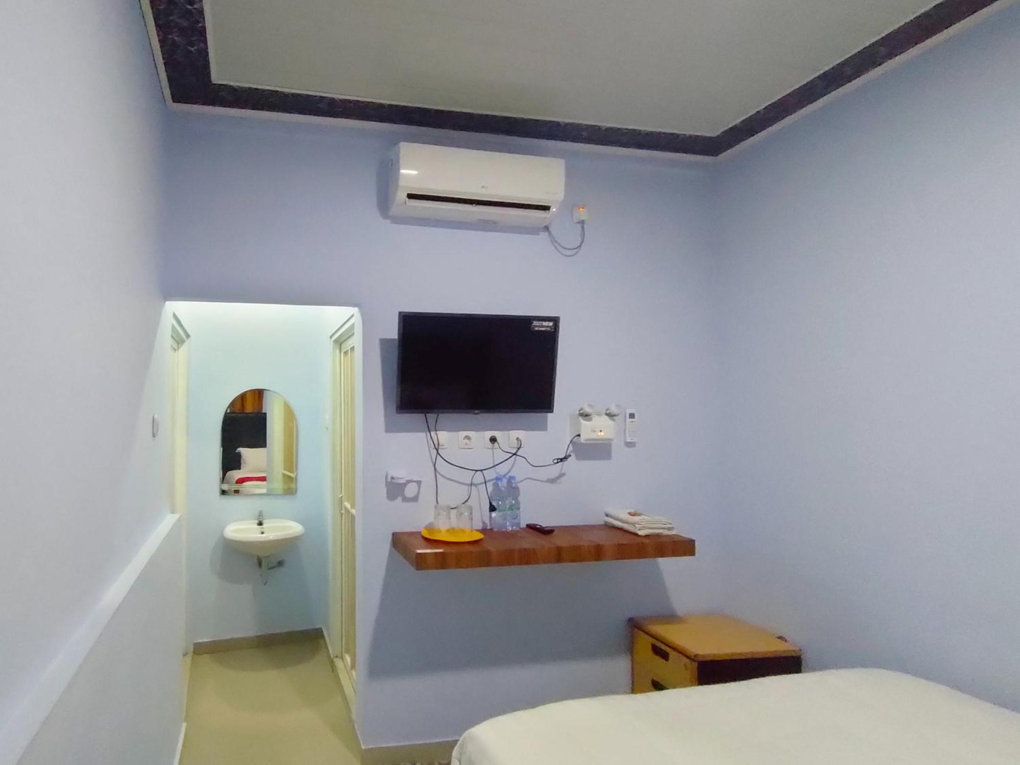 Reddoorz Syariah Near Stasiun Wates Hotel Wates  Exterior photo