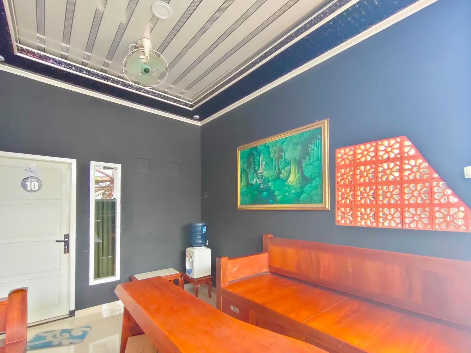 Reddoorz Syariah Near Stasiun Wates Hotel Wates  Exterior photo